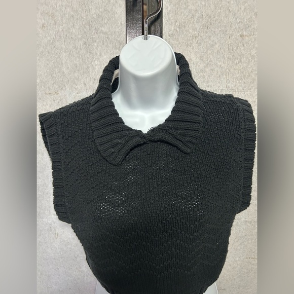 Free People winding road tank black sweater crop tank. Size XS but fits a medium - Picture 3 of 6